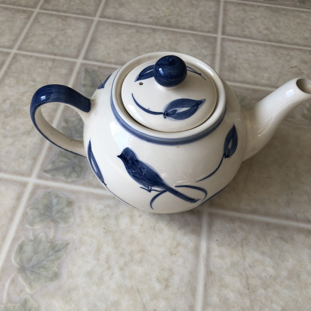 April Cornell 2000 Teapot Blue and White Birdsong Bird Leaves Cozy Grandmacore